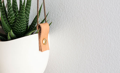 IVORY SPORA HANGING PLANTER
