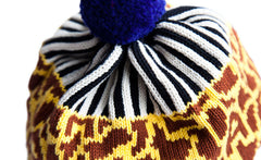 LA GIRAFFE HAT