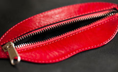LEATHER LIPS CLUTCH