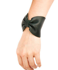 NIGHT SHADE LEATHER BOW CUFF