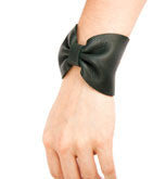 NIGHT SHADE LEATHER BOW CUFF