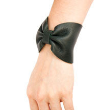 NIGHT SHADE LEATHER BOW CUFF